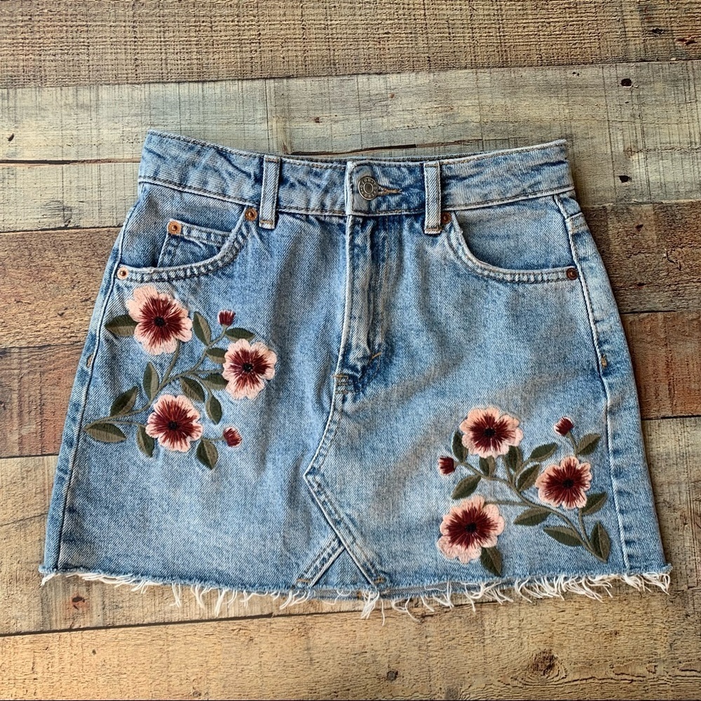 Topshop Floral Embroidered Denim Mini Skirt - Size 0 Petite